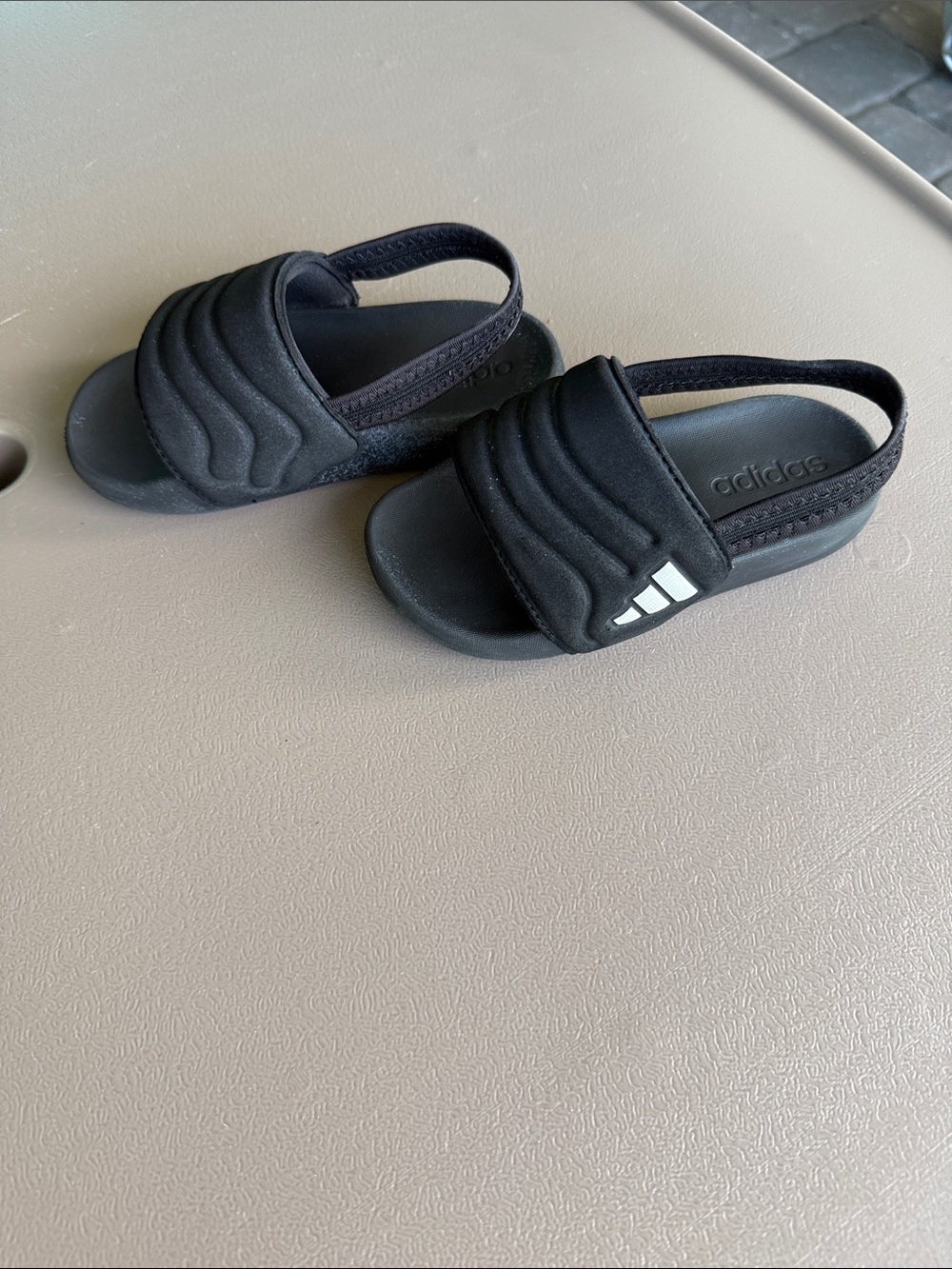 Toddler Adidas slides size 9